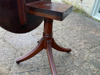 Early Nineteenth Century Antique English Mahogany Tilt Top Table